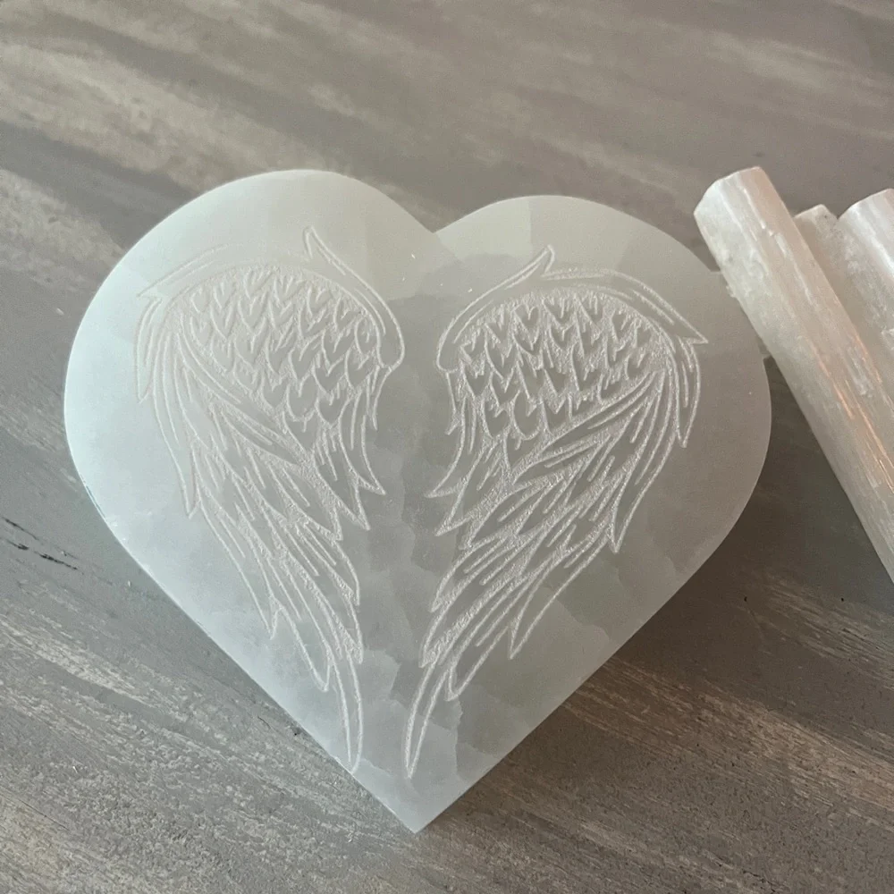 Selenite heart with angel wings - Picture 4 of 8